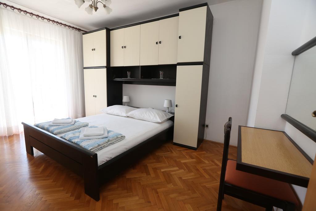 Apartment Davorka Primosten Bagian luar foto