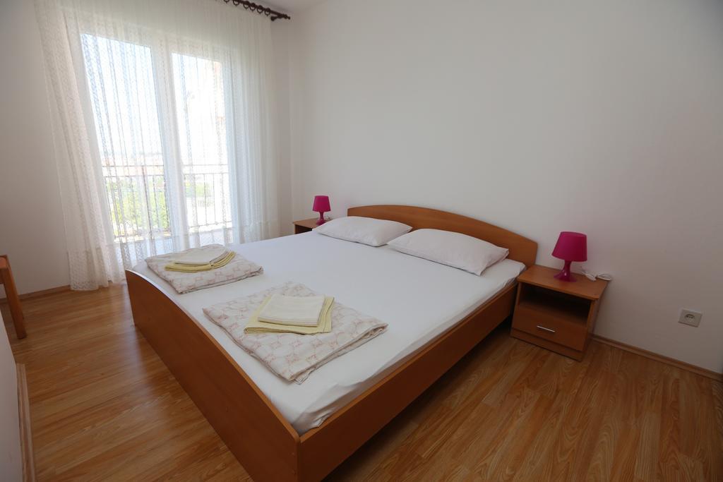 Apartment Davorka Primosten Bagian luar foto