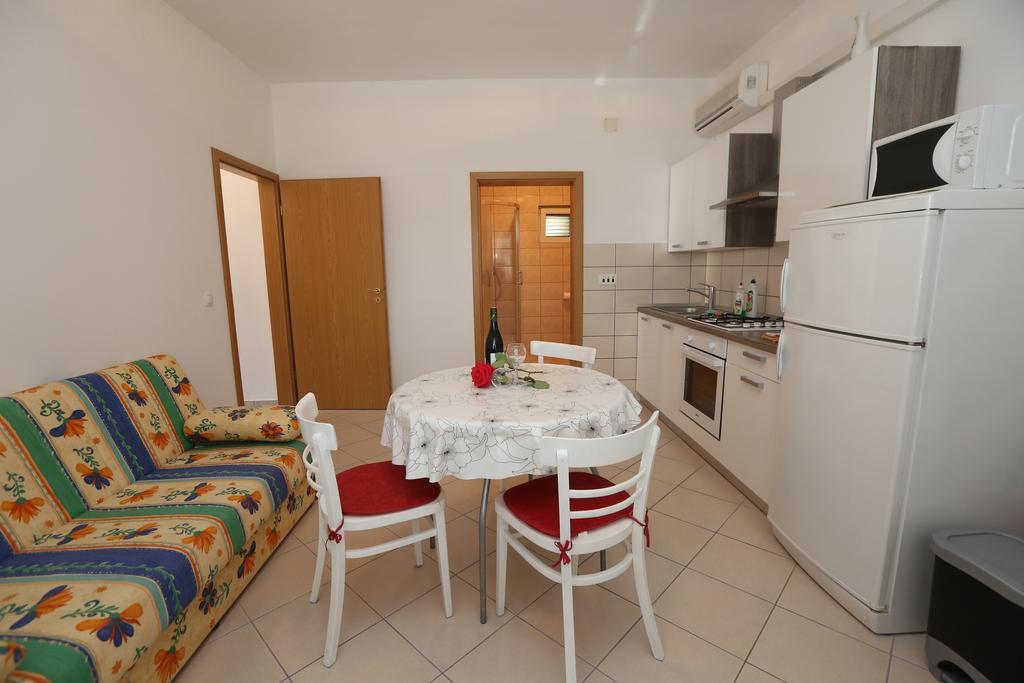Apartment Davorka Primosten Bagian luar foto