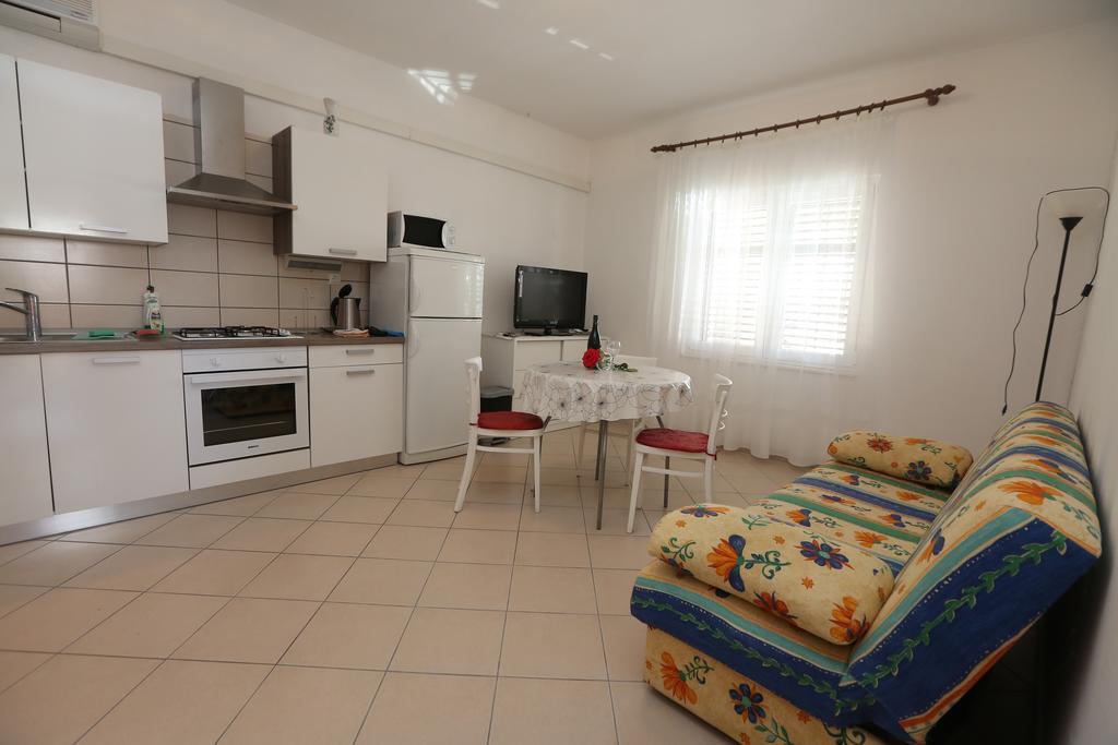 Apartment Davorka Primosten Bagian luar foto
